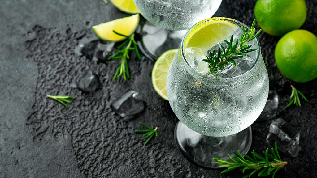 Ginprovning: En djupdykning i en av världens trendigaste drycker